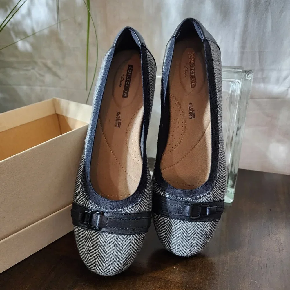 Like New Clarks Black Tweed Combo Slip-On Flats - Picture 2 of 10